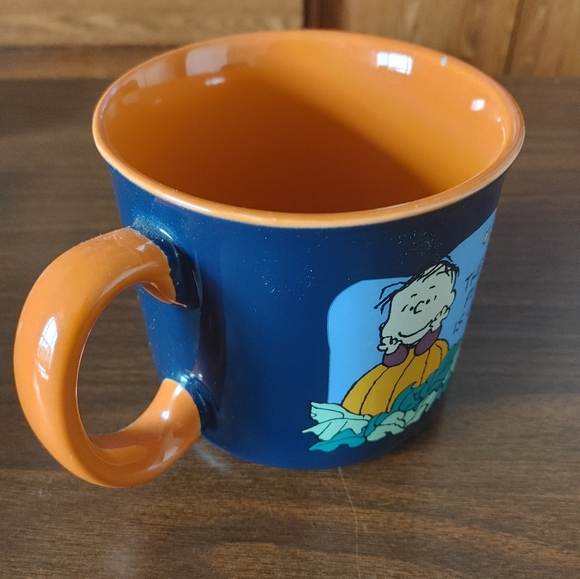 Peanuts/Charlie Brown The Great Pumpkin Soup Mug - Picture 4 of 5